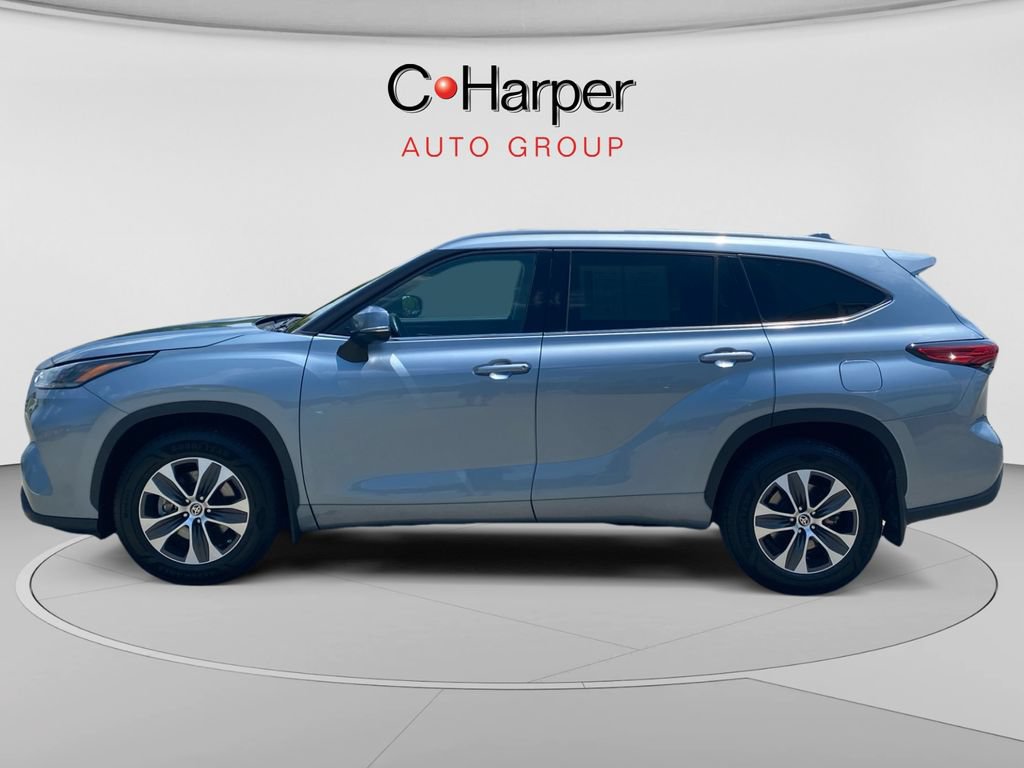 Used 2021 Toyota Highlander XLE AWD/4WD image 6