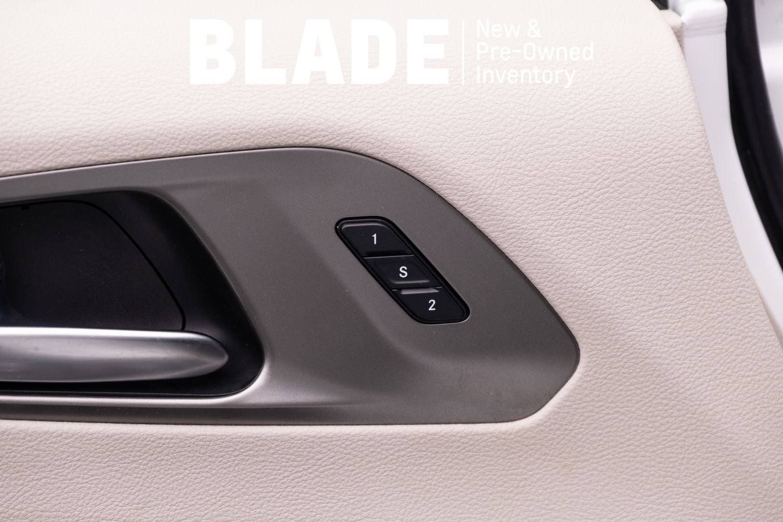 Used 2021 Chrysler Pacifica Touring-L FWD image 16