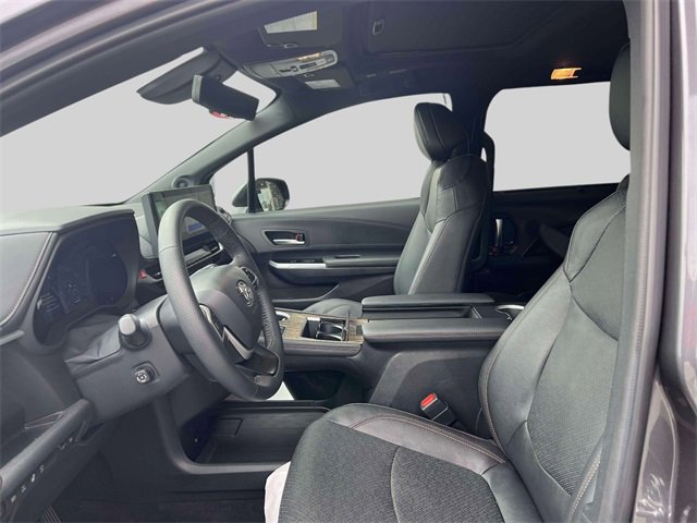 Used 2025 Toyota Sienna Platinum image 19