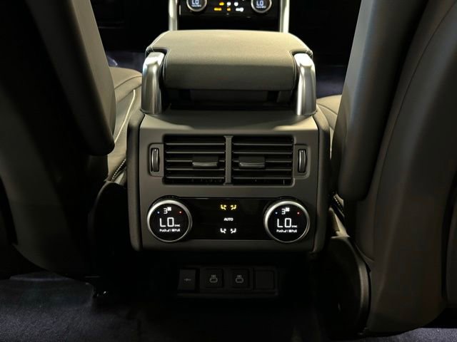 New 2024 Land Rover Discovery Dynamic SE image 25
