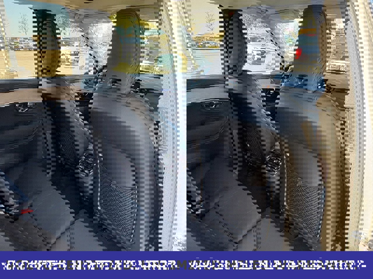 Certified 2025 Volvo XC90 B6 Plus image 33