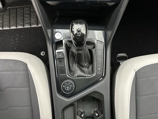 Certified 2025 Volkswagen Taos SE image 20