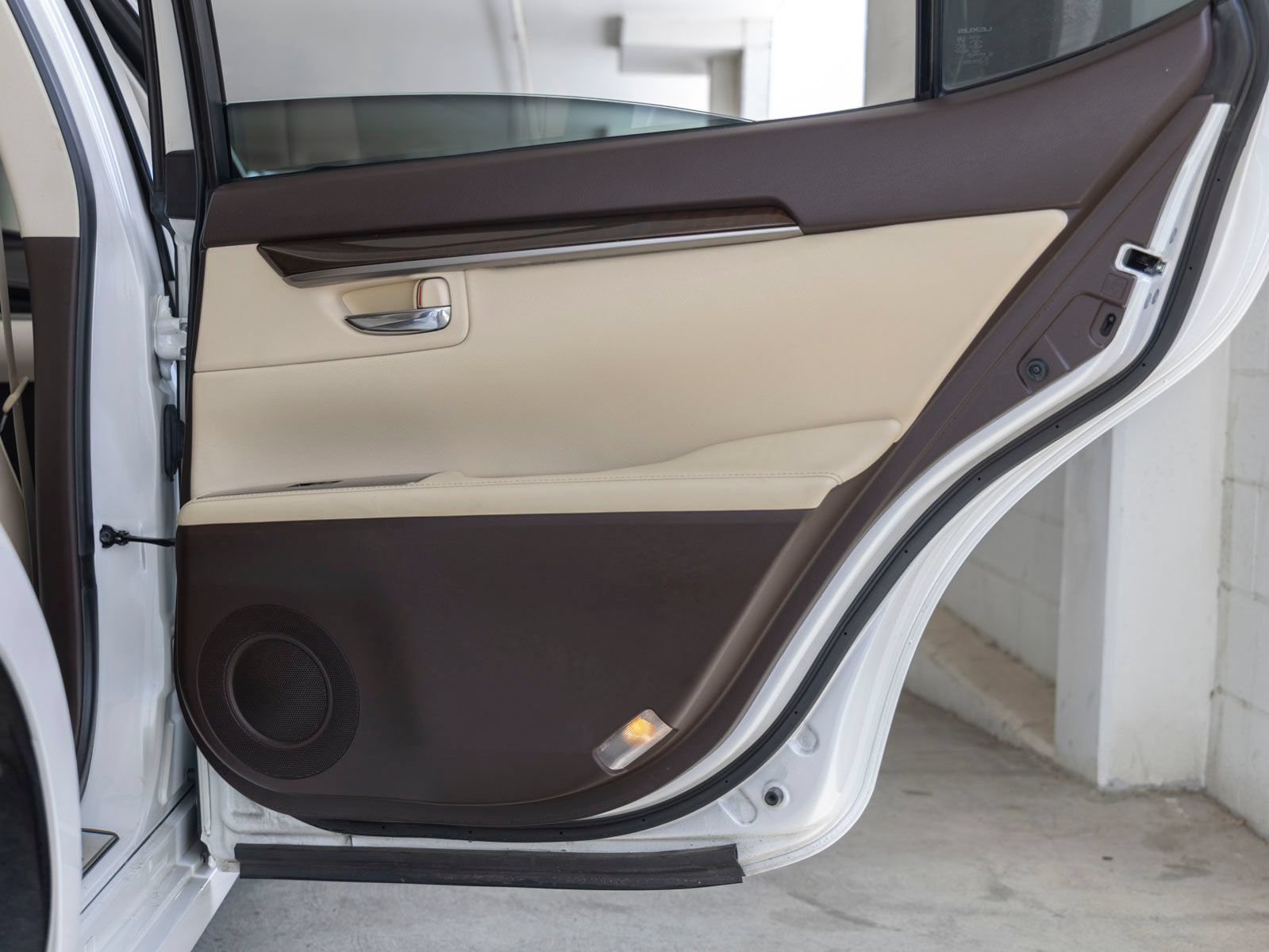 Used 2018 Lexus ES 350 w/ Navigation System Package FWD image 19