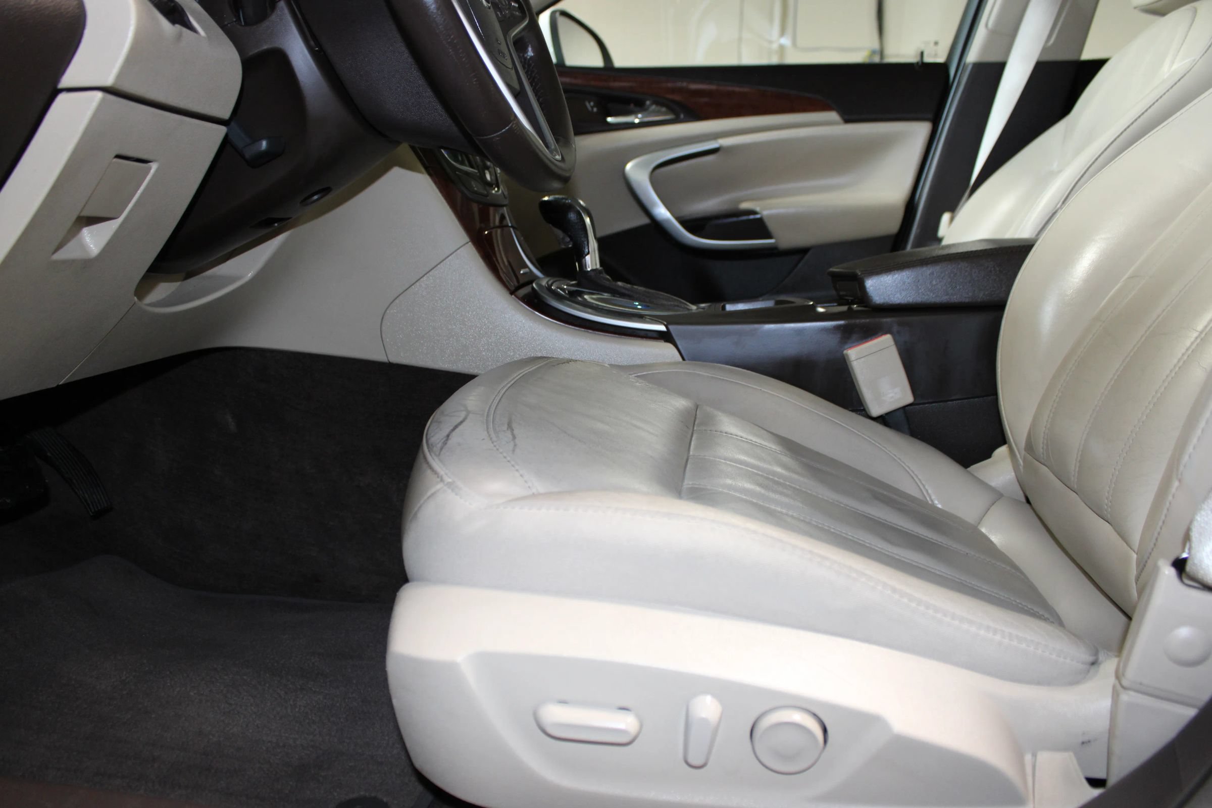 Used 2014 Buick Regal FWD image 21