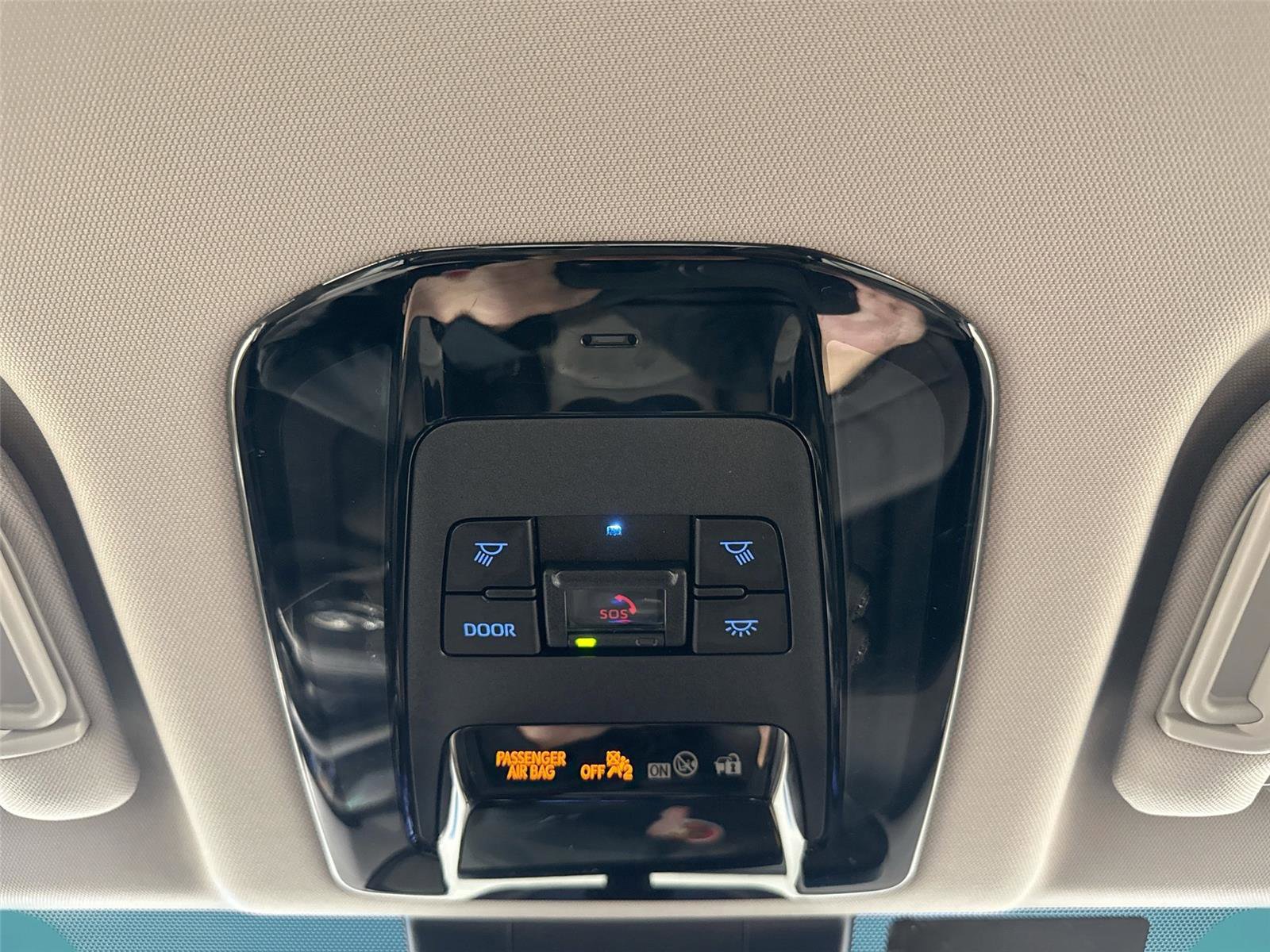 Certified 2022 Toyota Venza XLE image 6