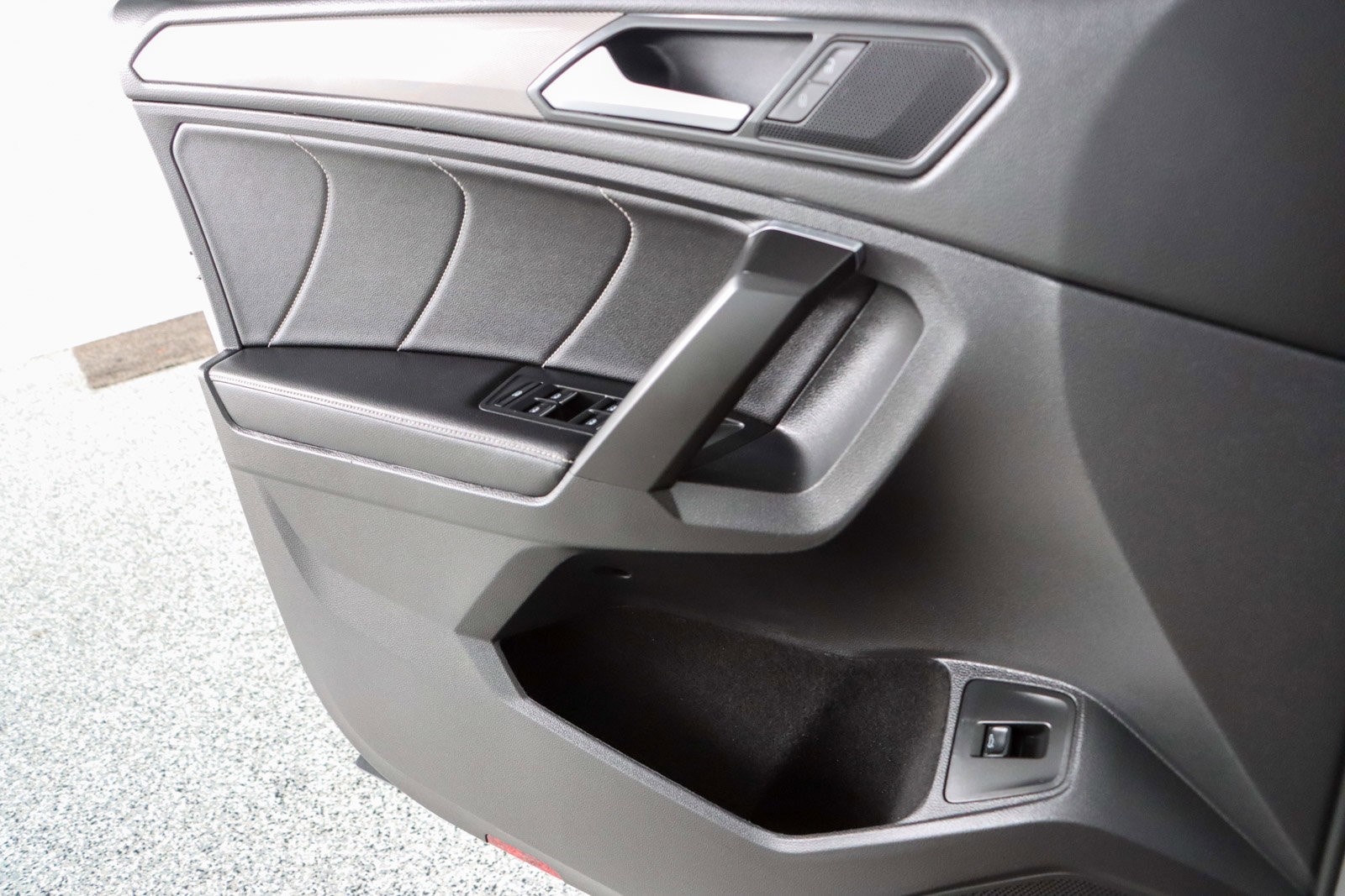 Used 2022 Volkswagen Tiguan SE AWD/4WD image 22