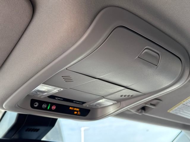 Used 2024 GMC Terrain SLE image 28