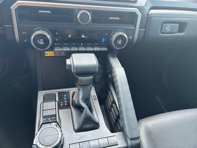 Used 2025 Toyota 4Runner Limited AWD/4WD image 12