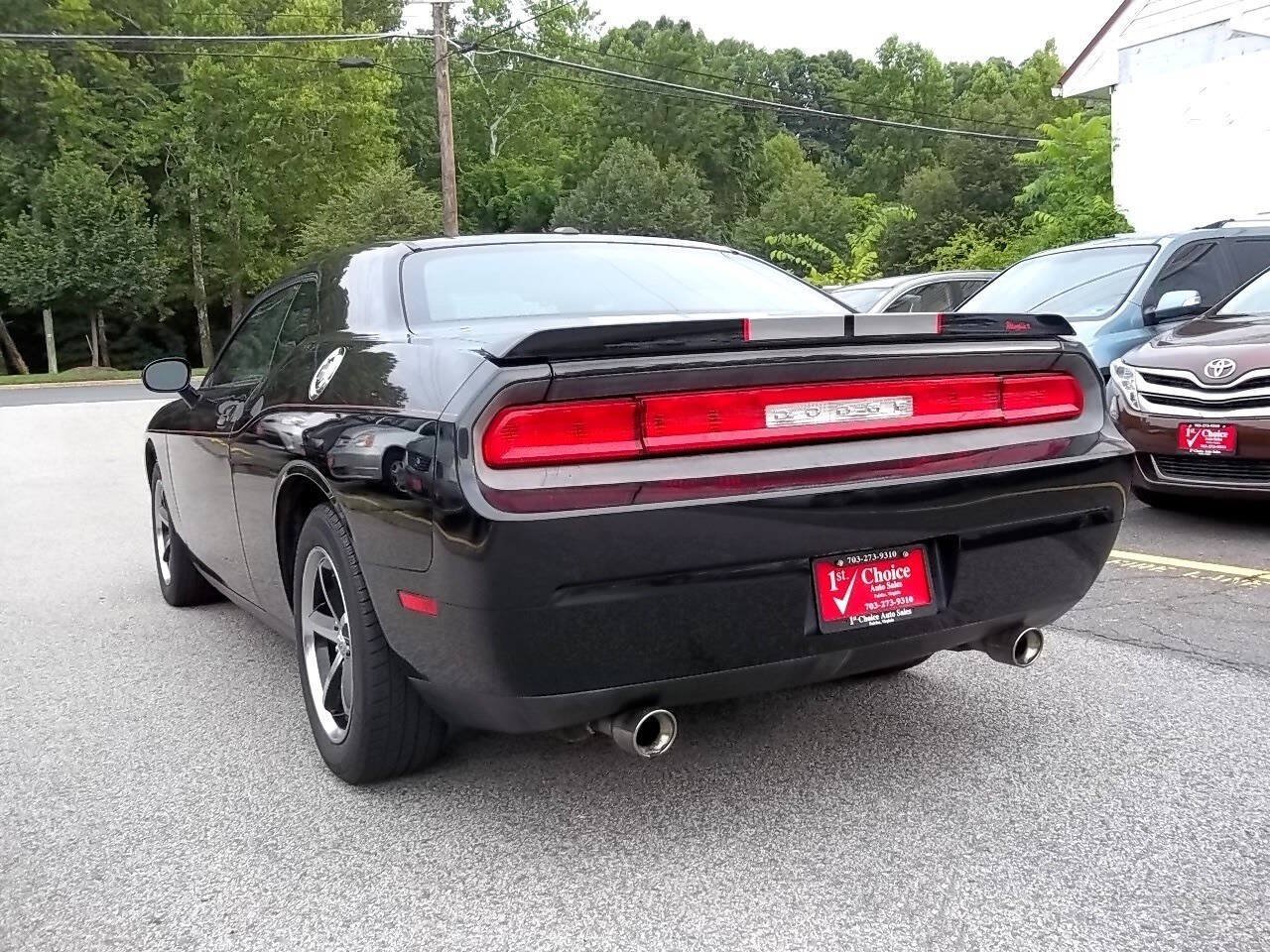 Used 2010 Dodge Challenger SE RWD image 3