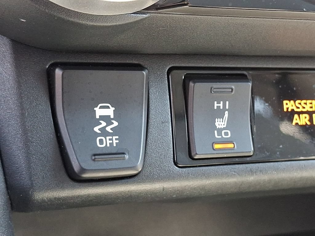 Used 2019 Toyota RAV4 XLE Premium w/ Cold Weather Package AWD/4WD image 26