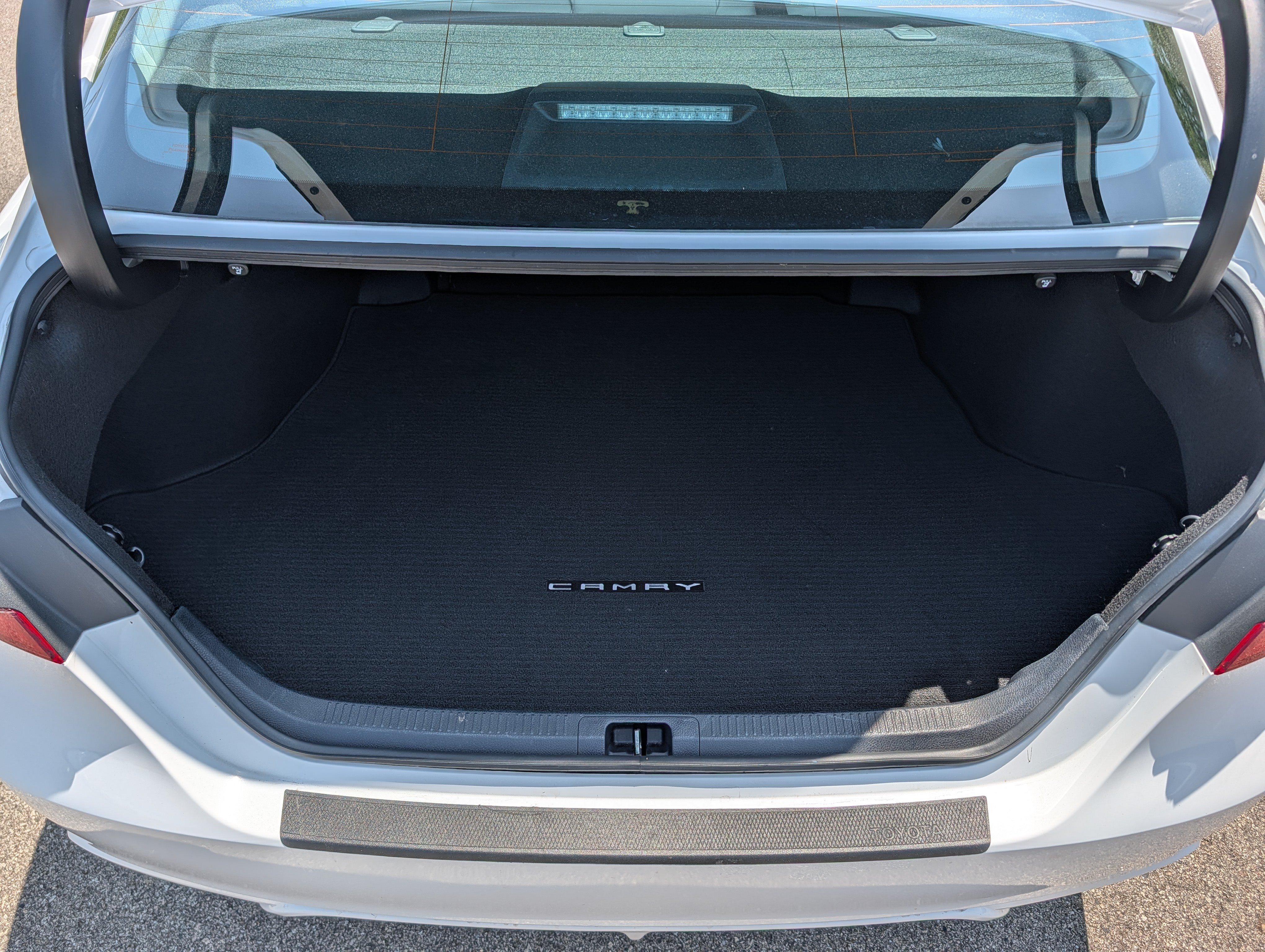 Used 2022 Toyota Camry SE w/ Audio Upgrade Package FWD image 18