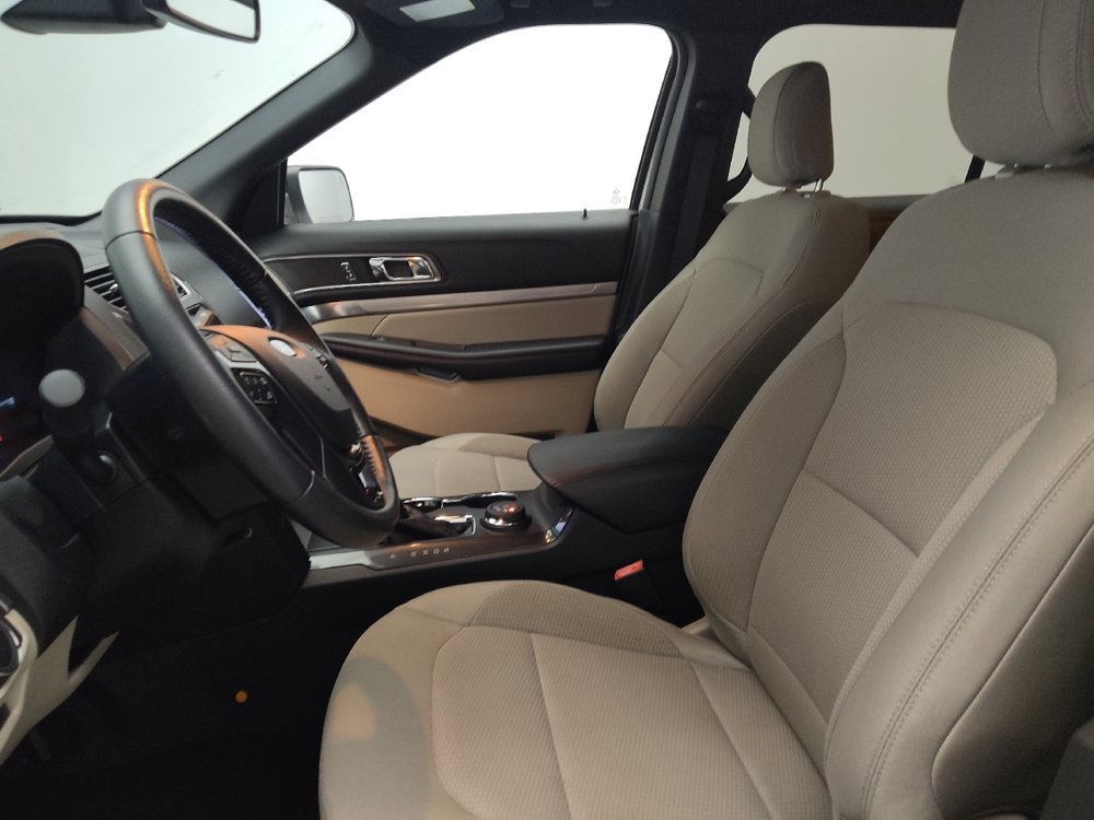 Used 2018 Ford Explorer XLT w/ Equipment Group 201A AWD/4WD image 17