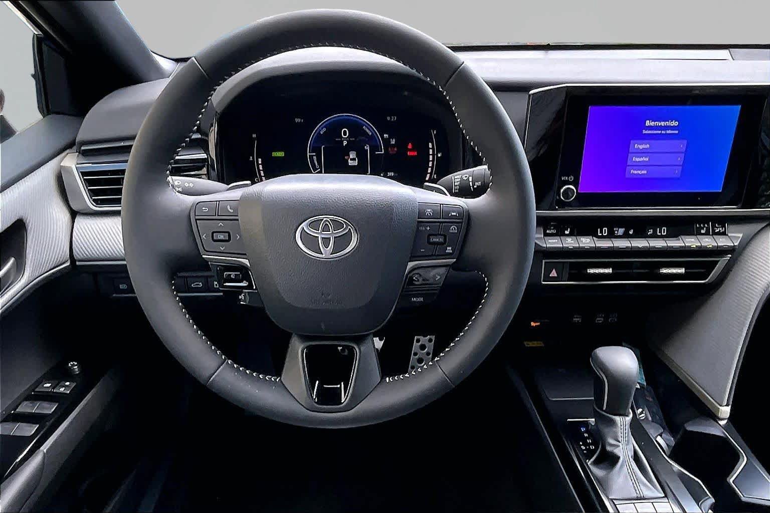 Used 2025 Toyota Camry SE w/ Convenience Package FWD image 6