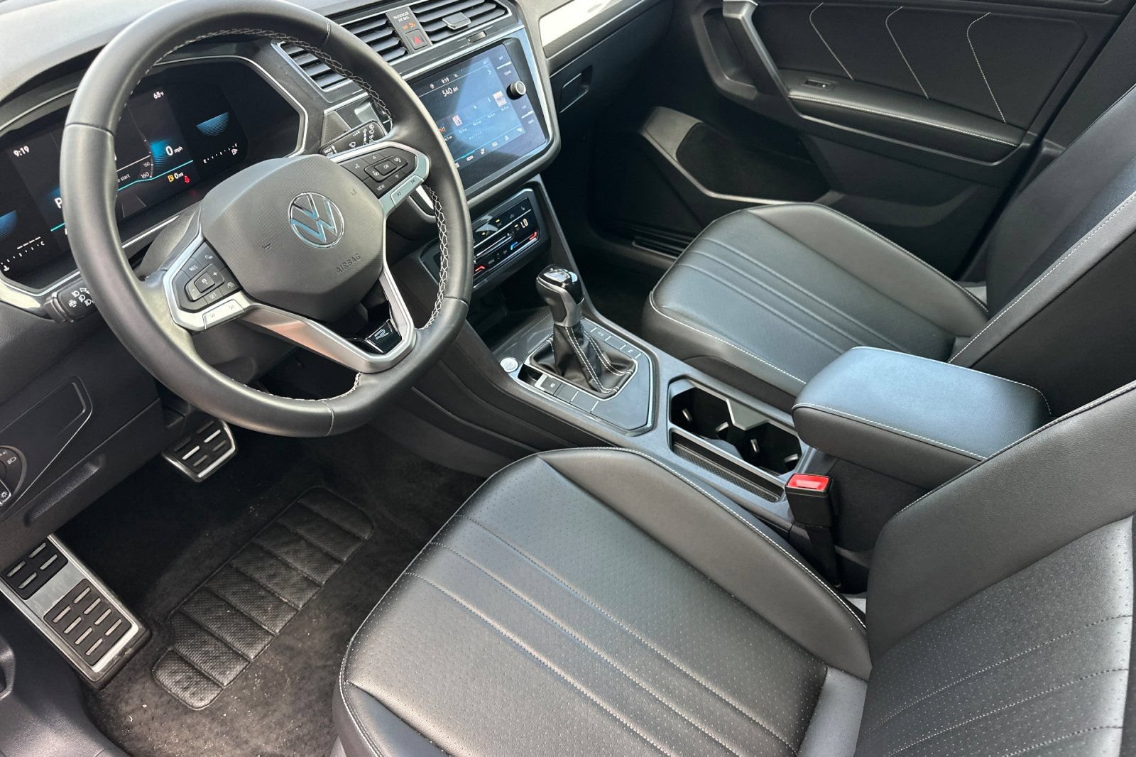 Used 2023 Volkswagen Tiguan SE R-Line FWD image 10