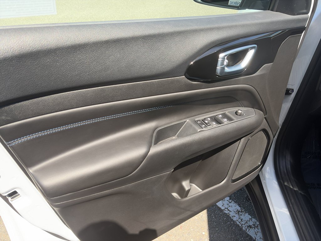 New 2026 Jeep Compass Latitude AWD/4WD image 5
