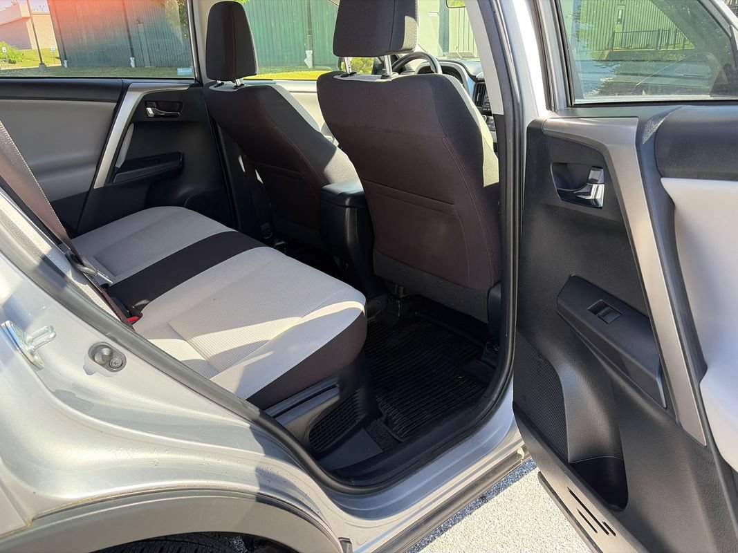 Used 2018 Toyota RAV4 XLE AWD/4WD image 13