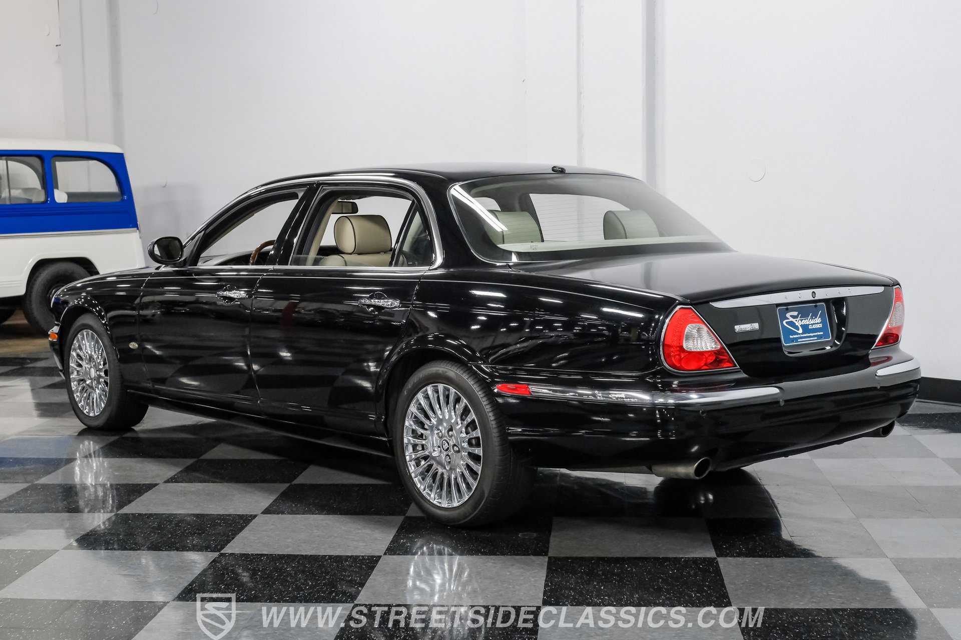 Used 2007 Jaguar XJ8 L RWD image 7