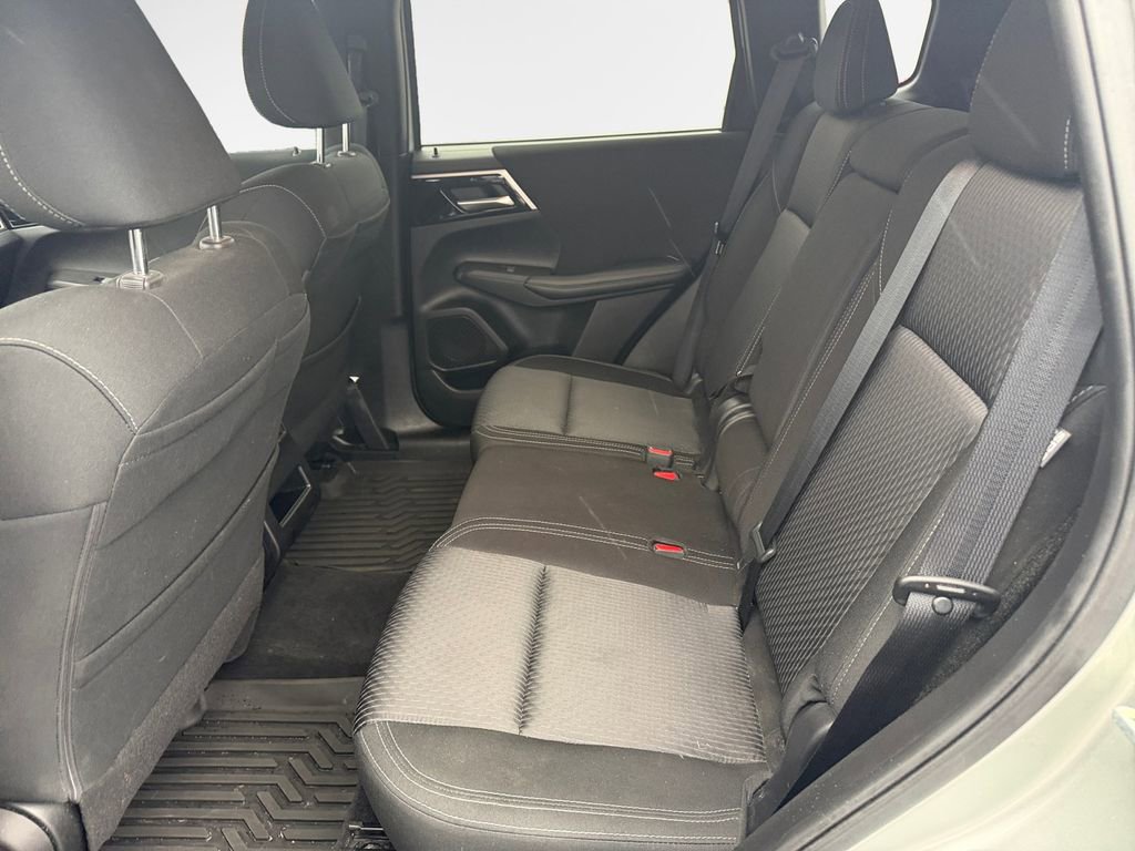 Used 2023 Mitsubishi Outlander ES image 24