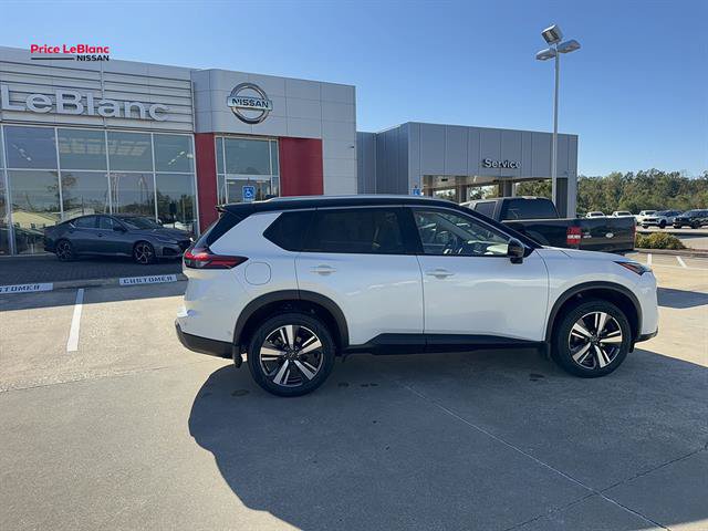 Certified 2024 Nissan Rogue SL FWD image 11