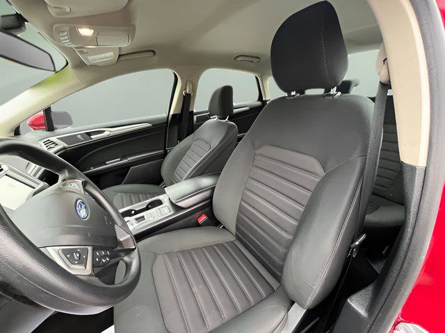 Used 2020 Ford Fusion SE image 11