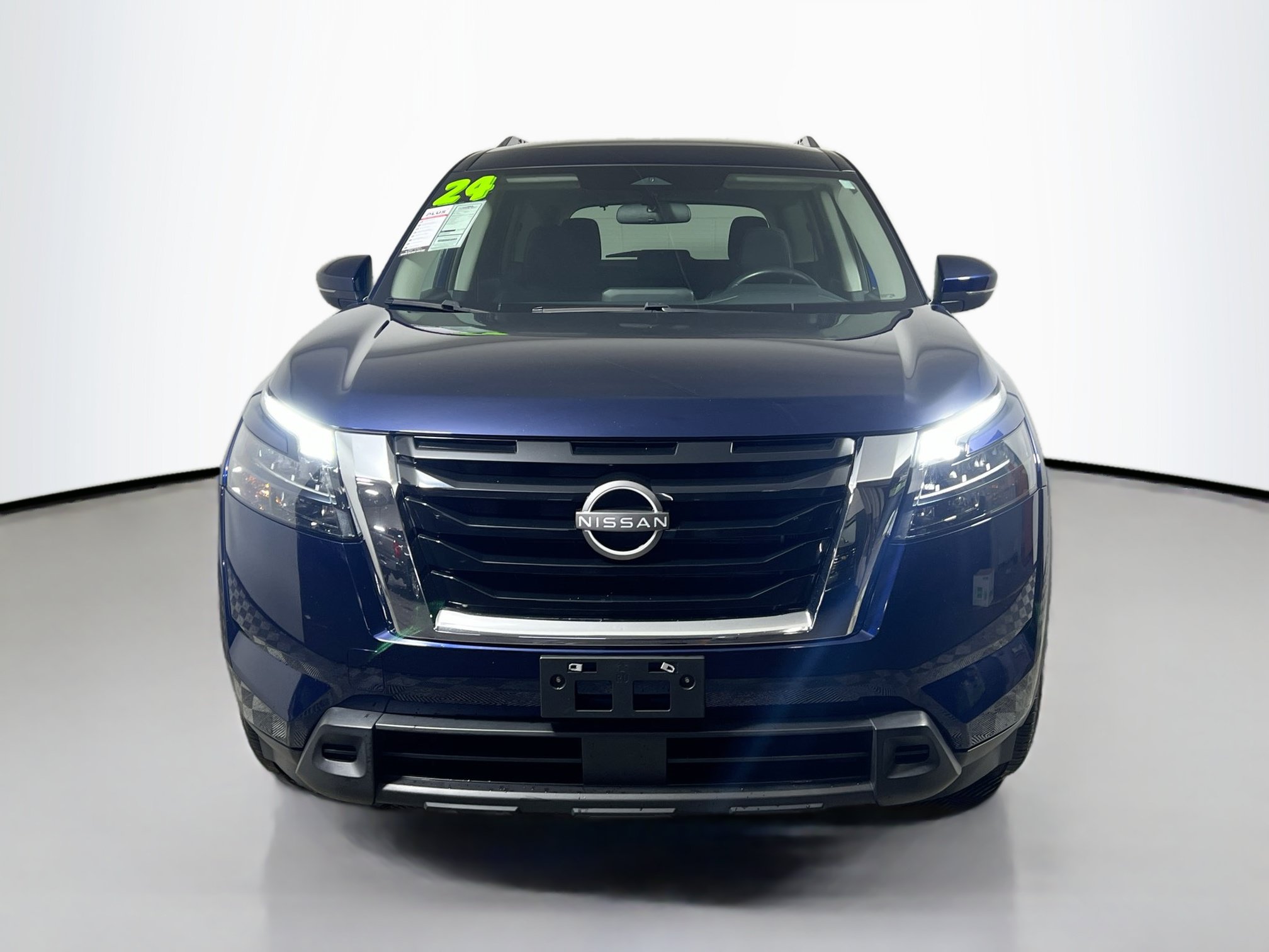 Used 2024 Nissan Pathfinder SV AWD/4WD image 11