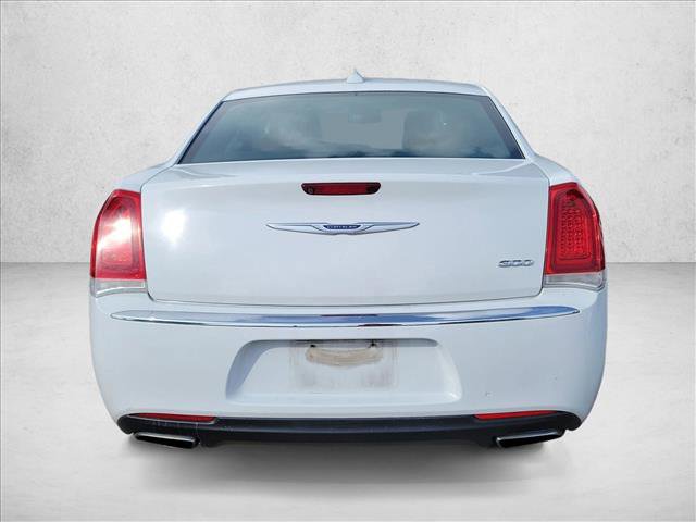 Used 2018 Chrysler 300 Limited RWD image 6