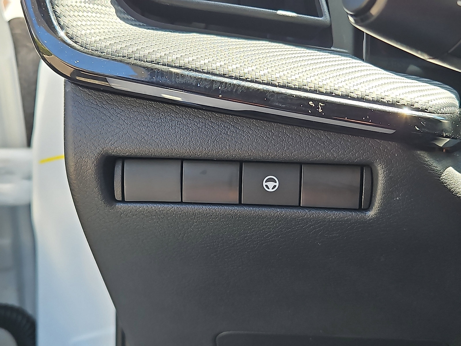 Certified 2025 Nissan Kicks SR image 24