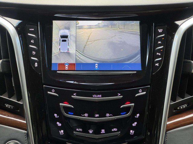 Used 2020 Cadillac Escalade Luxury w/ Escalade Sport Edition AWD/4WD image 12