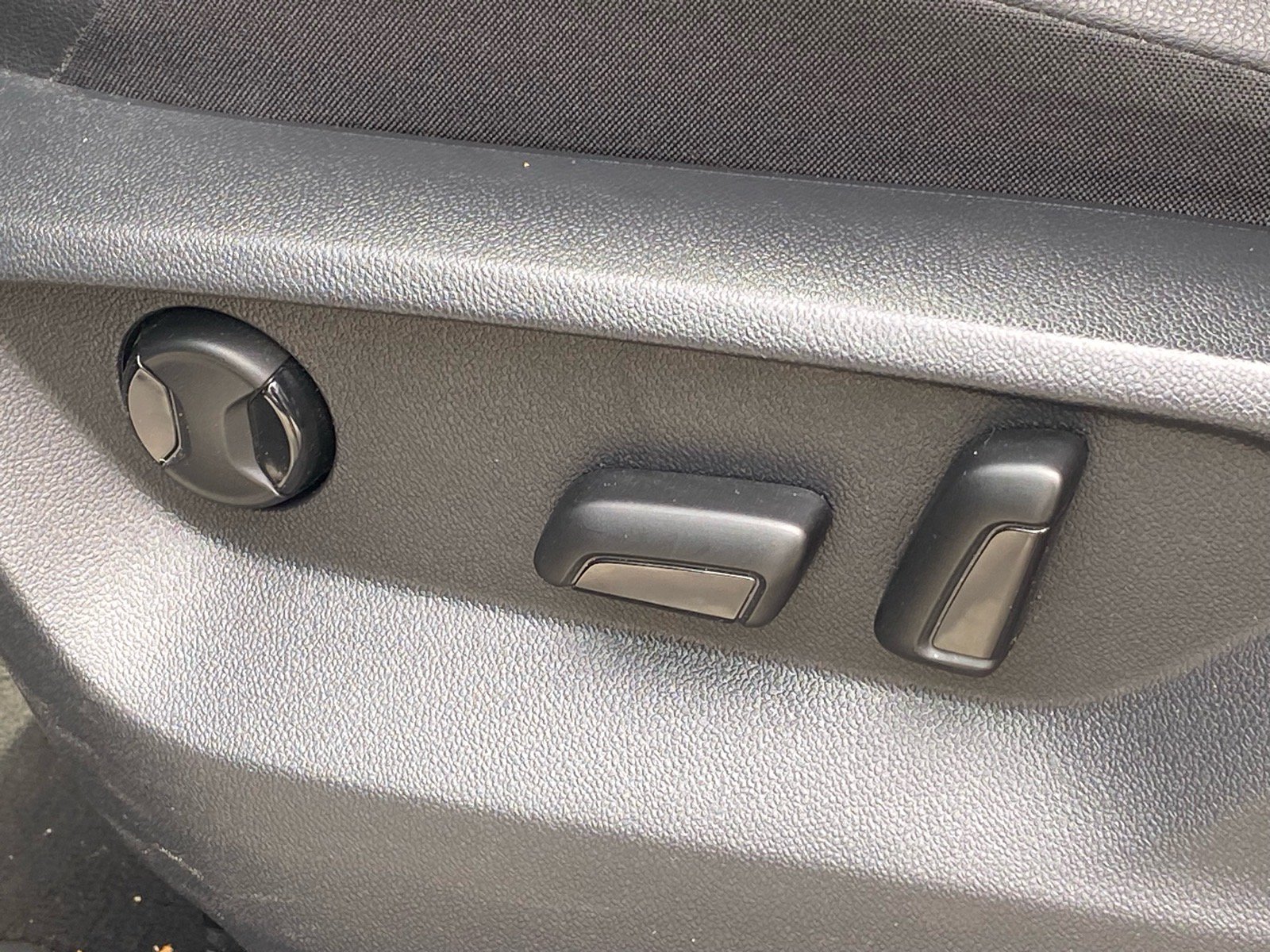 Used 2019 Volkswagen Tiguan SEL FWD image 12