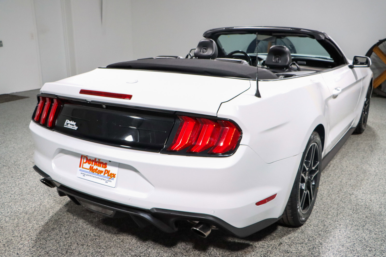 Used 2022 Ford Mustang Premium RWD image 7