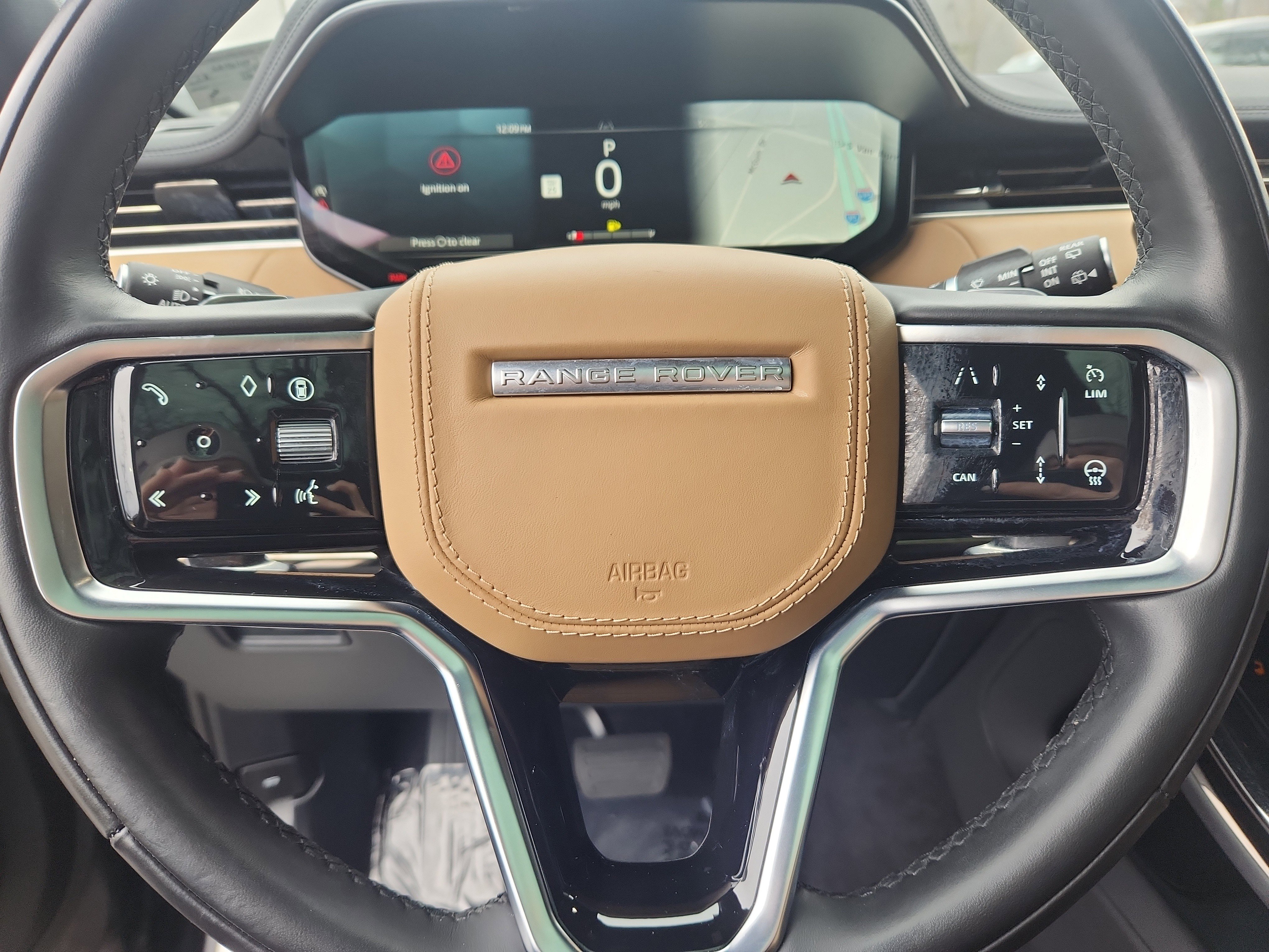 Used 2025 Land Rover Range Rover Sport SE image 18