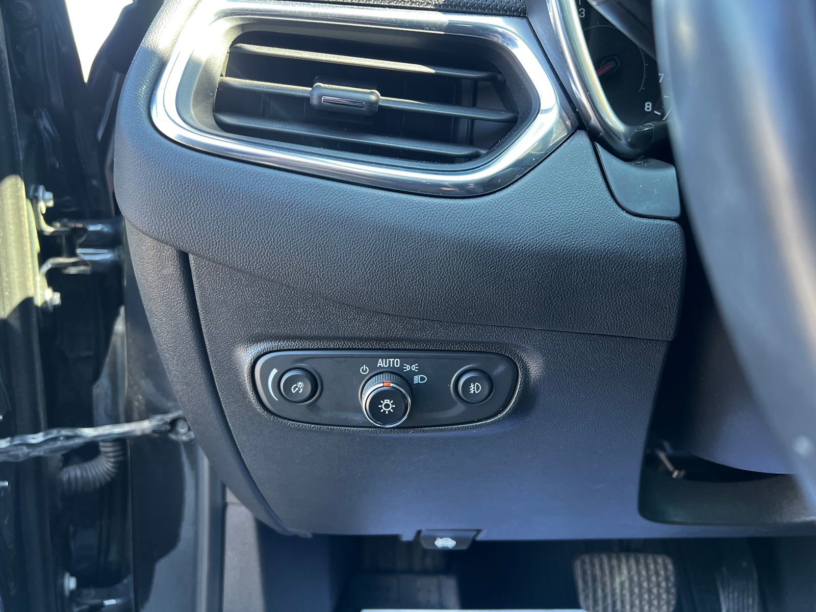 Used 2022 Chevrolet Equinox Premier image 12