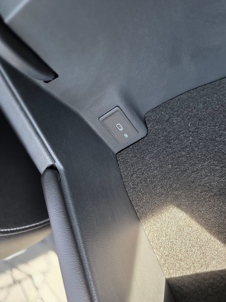 Used 2025 Volkswagen Atlas SEL Premium R-Line image 40