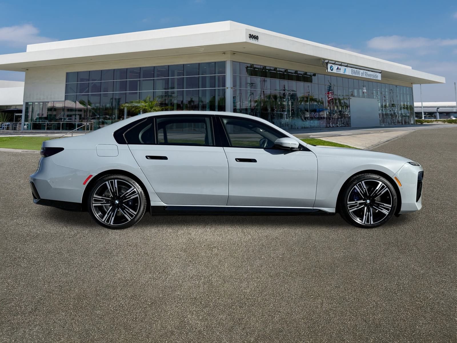 Used 2025 BMW i7 eDrive50 w/ M Sport Package image 12