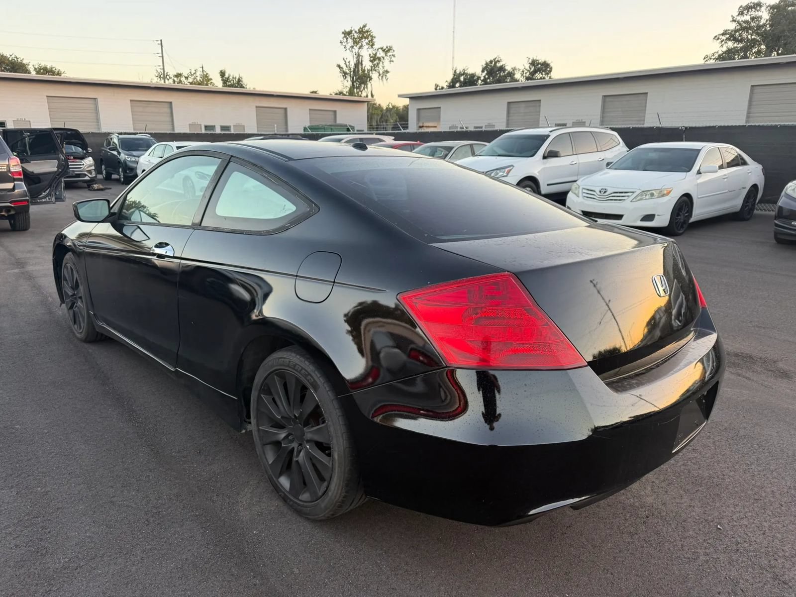 Used 2010 Honda Accord EX-L image 2