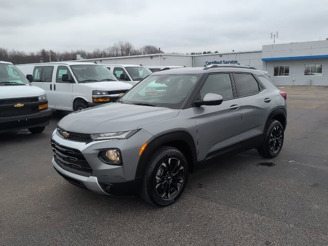 Used 2023 Chevrolet TrailBlazer LT AWD/4WD image 2