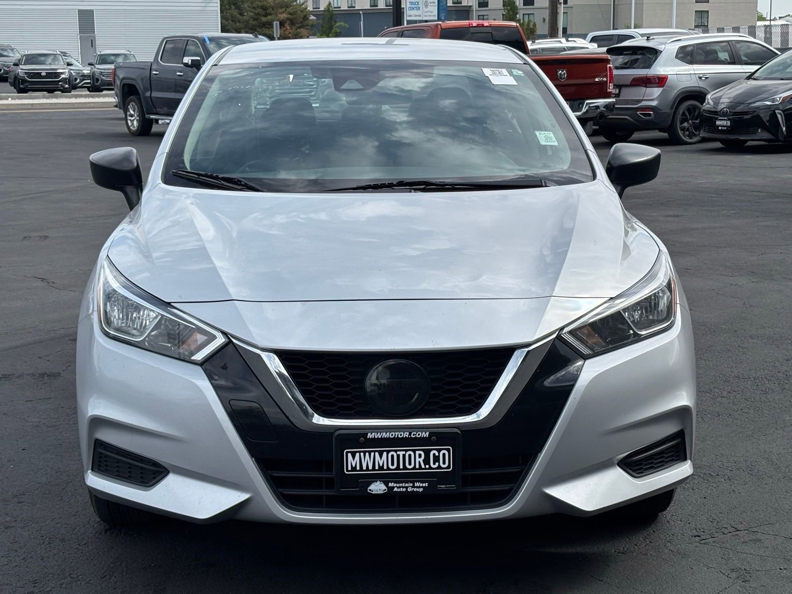 Used 2021 Nissan Versa S FWD image 2