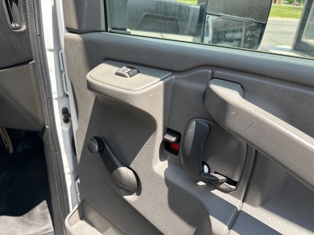 Used 2016 GMC Savana 3500 Extended RWD image 13