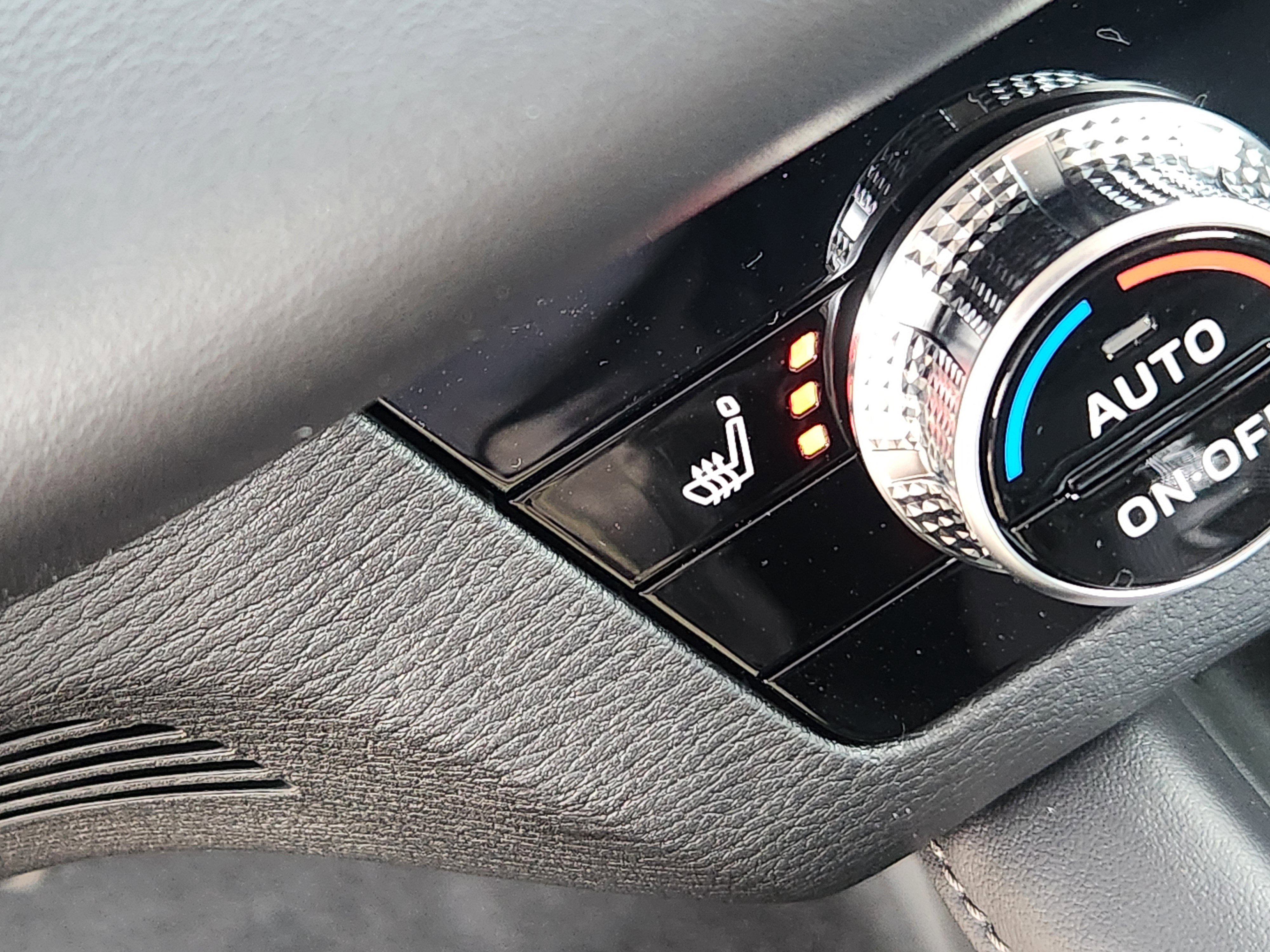 New 2025 Mitsubishi Outlander SEL image 16