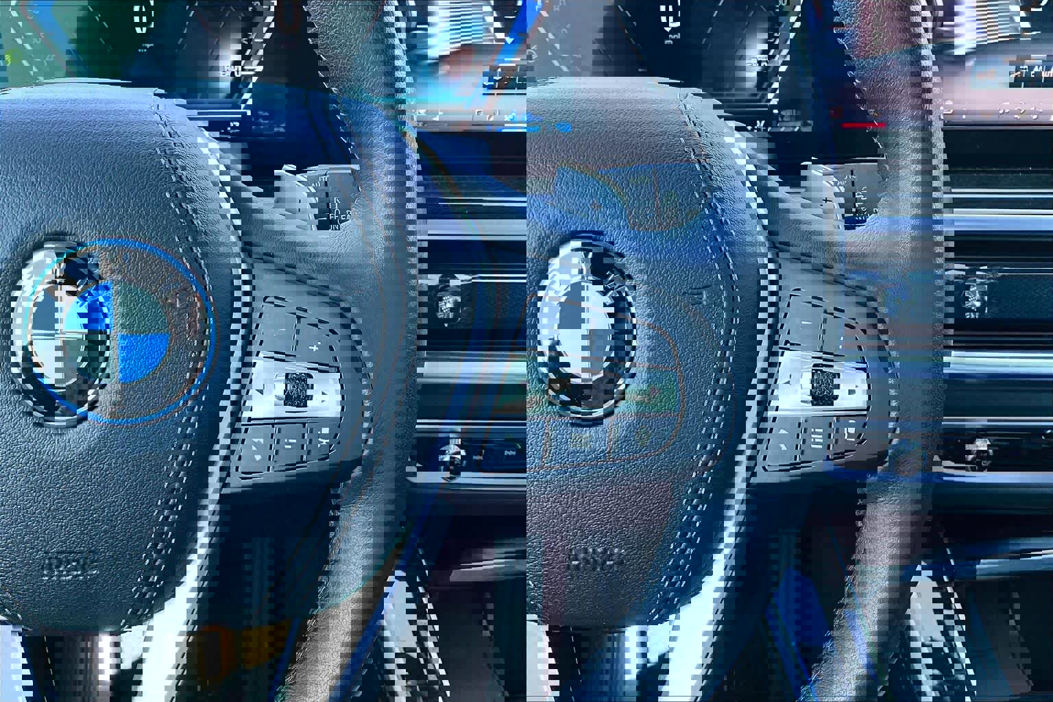 Used 2025 BMW X5 xDrive50e image 27