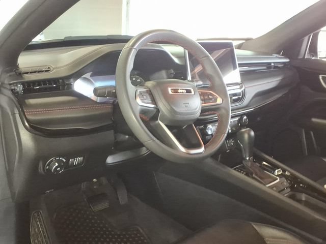 Used 2024 Jeep Compass Trailhawk AWD/4WD image 11