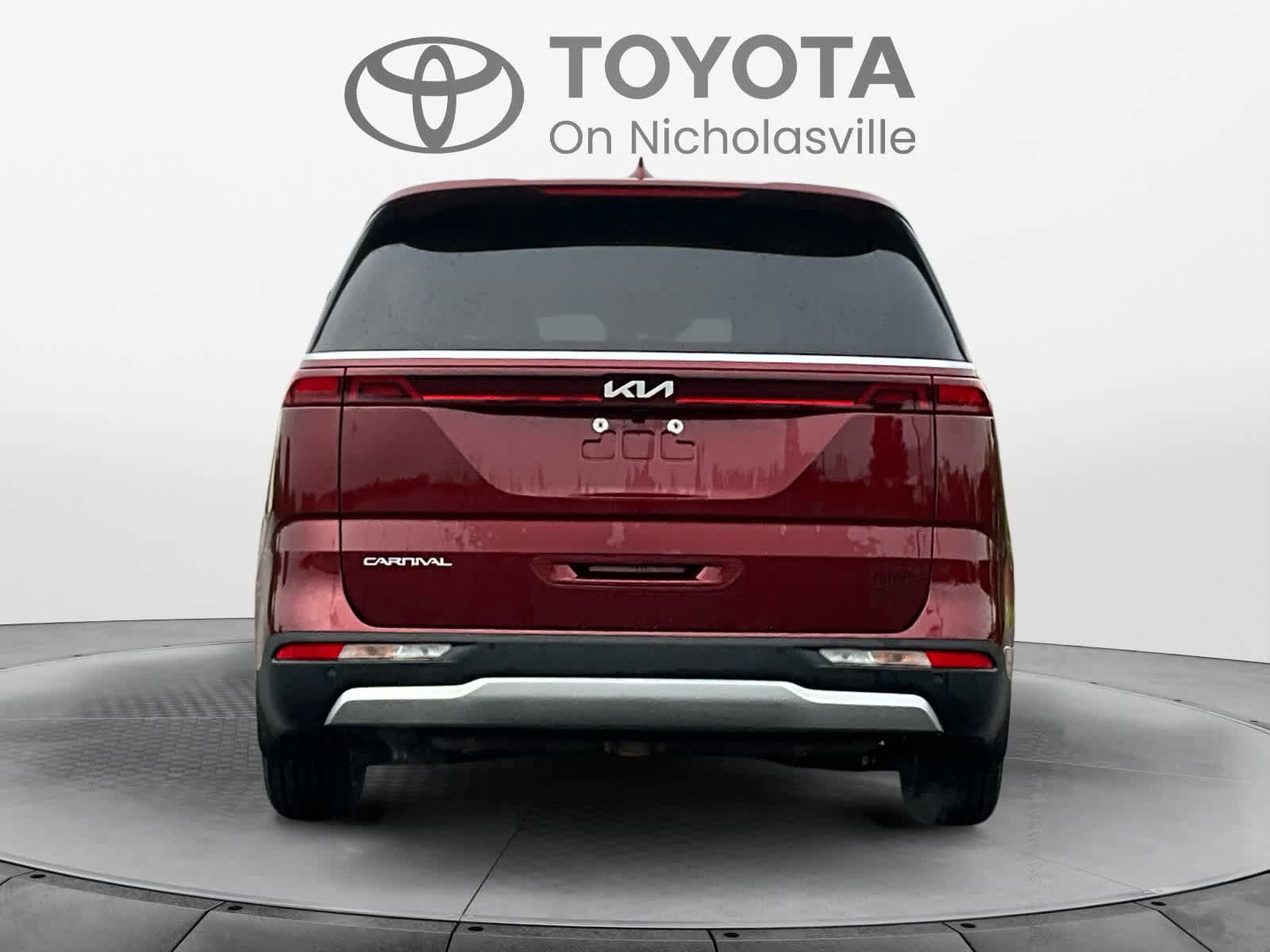 Used 2023 Kia Carnival LX FWD image 4