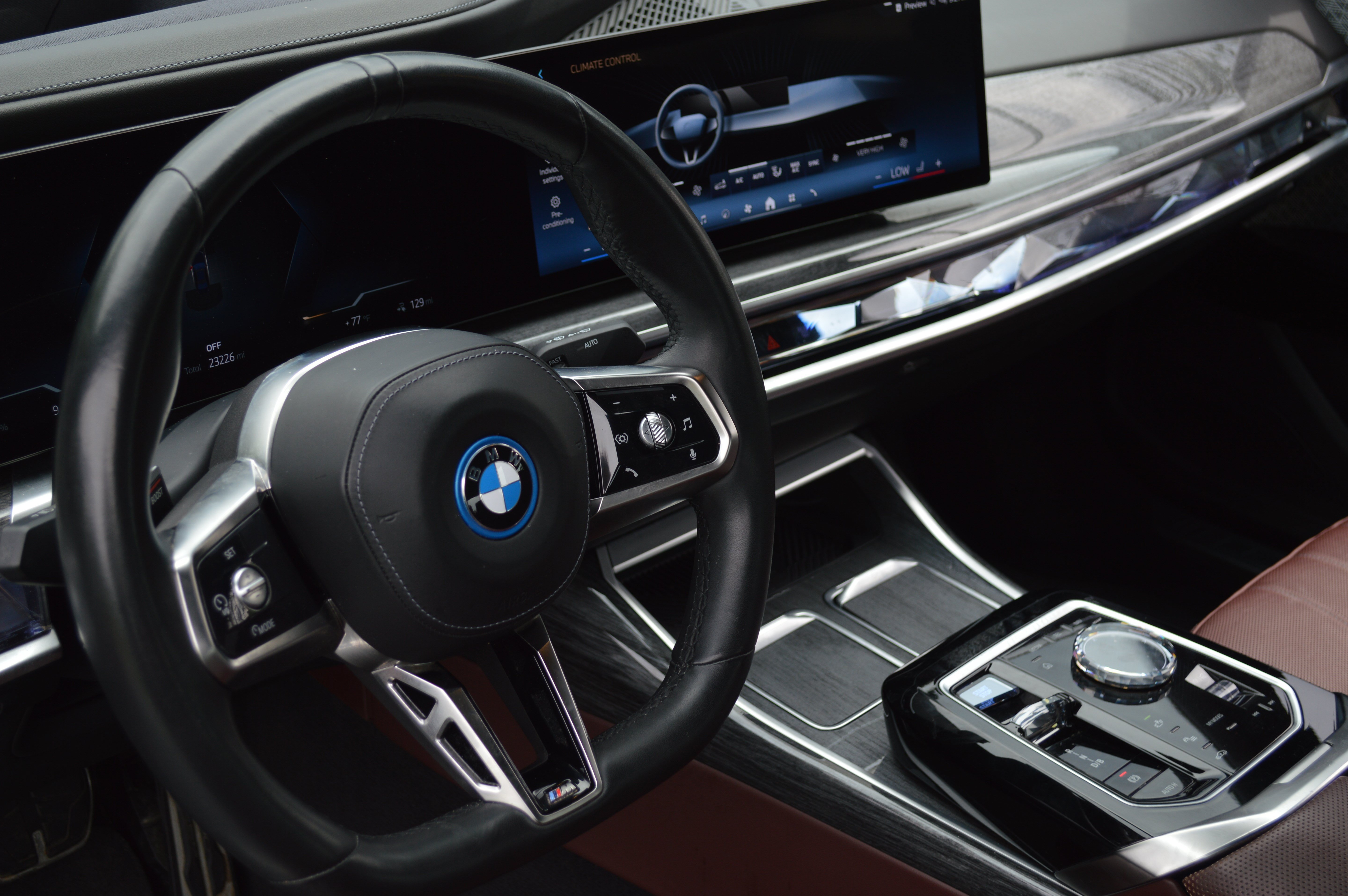 Certified 2023 BMW i7 xDrive60 w/ Executive Package 2 AWD/4WD image 27