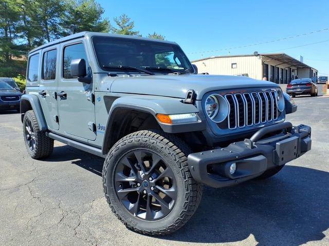 Used 2025 Jeep Wrangler Sahara 4xe image 18