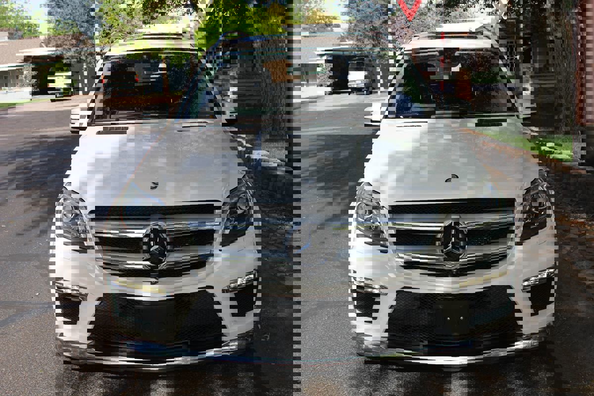 Used 2015 Mercedes-Benz GL 550 4MATIC image 4