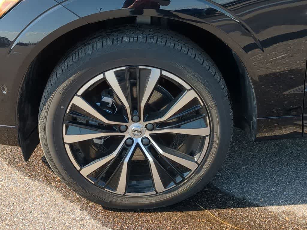 Used 2025 Volvo XC60 B5 Ultra AWD/4WD image 13