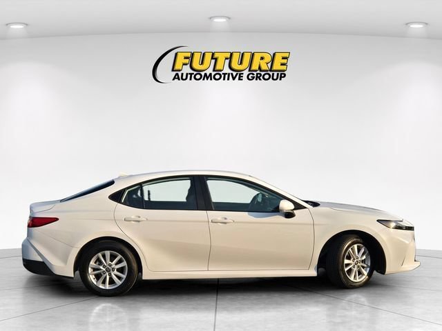 Used 2025 Toyota Camry LE FWD image 4