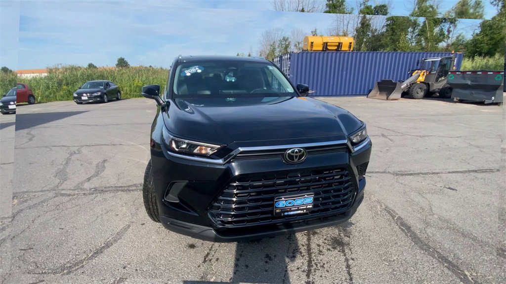 Used 2024 Toyota Grand Highlander XLE image 3