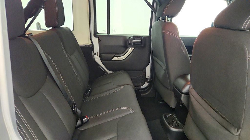 Used 2015 Jeep Wrangler Unlimited Sahara w/ Connectivity Group AWD/4WD image 22