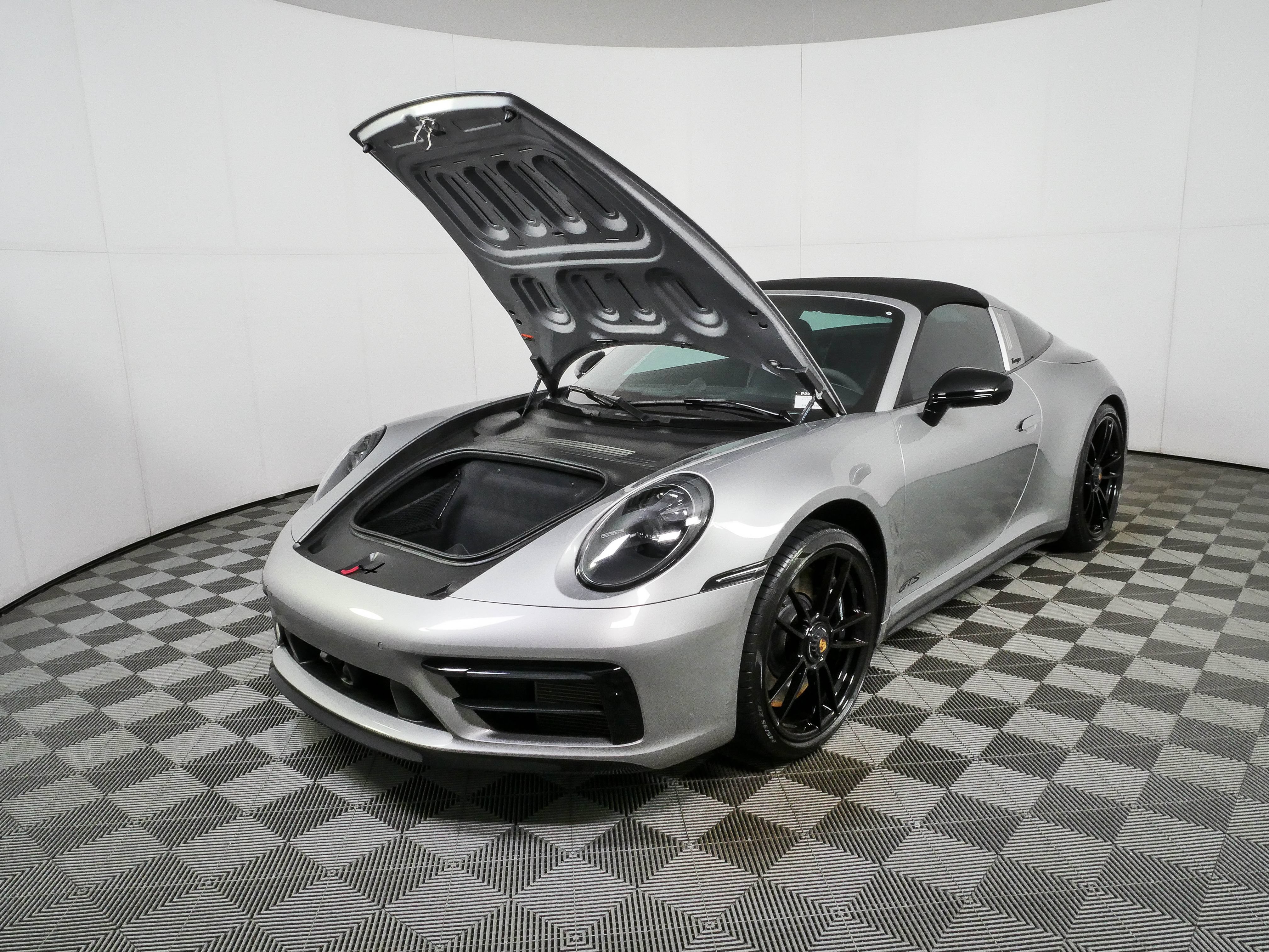 Certified 2024 Porsche 911 Targa 4 GTS w/ Premium Package AWD/4WD image 32